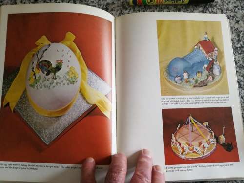 CAKE DECORATING AND SUGARCRAFT EVELYN WALLACE  UPDATED (  baking wedding special occasion cakes )