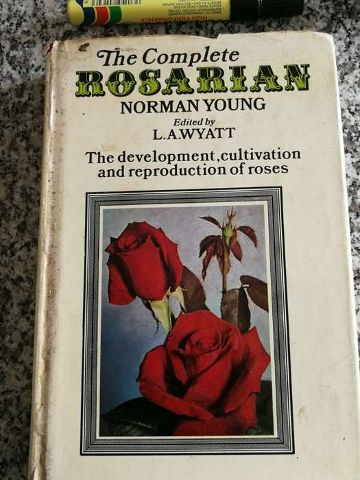 THE COMPLETE ROSARIAN NORMAN YOUNG Ed. L A WYATT The Development Cultivation & Reproduction of Roses