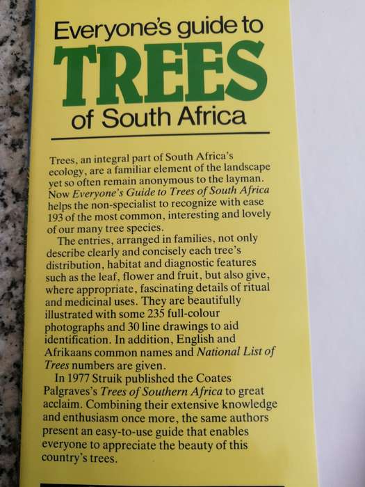 EVERYONES GUIDE TO TREES OF SOUTH AFRICA KEITH PAUL & MEG PALGRAVE incl Cycads & also Medicinal uses