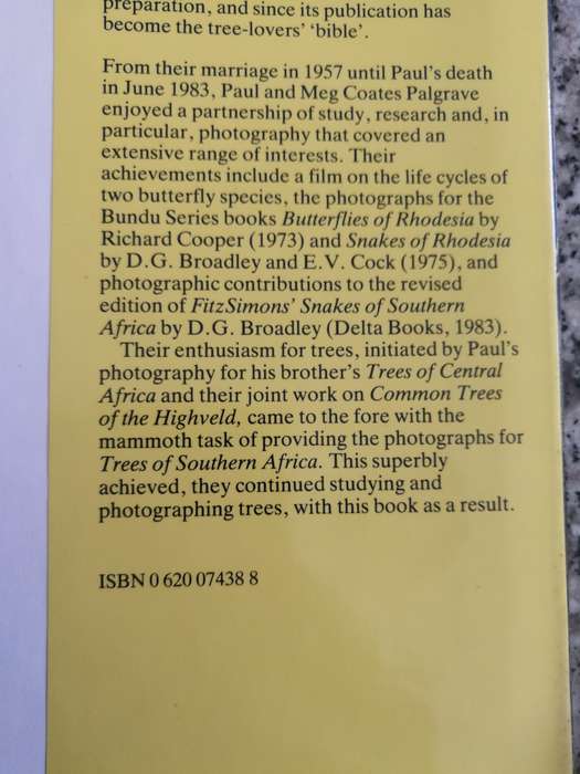 EVERYONES GUIDE TO TREES OF SOUTH AFRICA KEITH PAUL & MEG PALGRAVE incl Cycads & also Medicinal uses