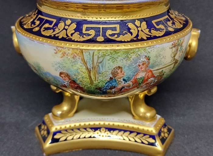 DRESDEN ANTIQUE PIECE