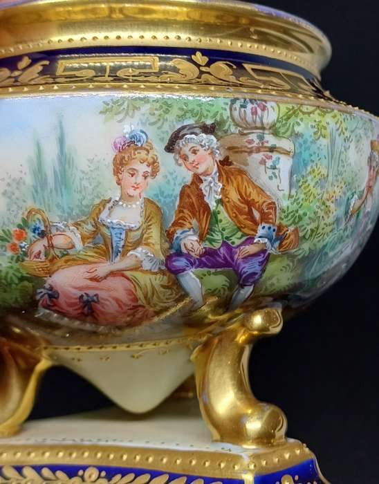 DRESDEN ANTIQUE PIECE