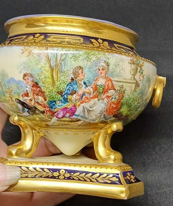 DRESDEN ANTIQUE PIECE