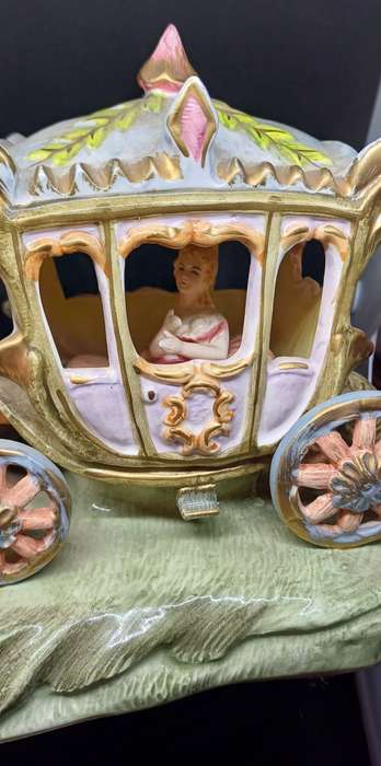 STUNNING PORCELAIN HORSE CARRIAGE