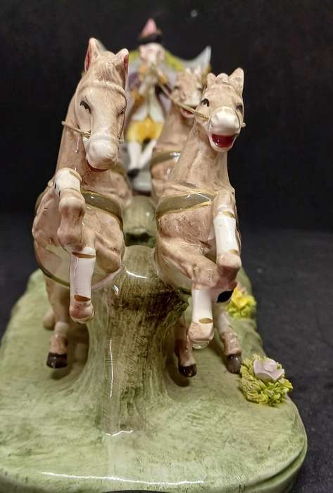STUNNING PORCELAIN HORSE CARRIAGE