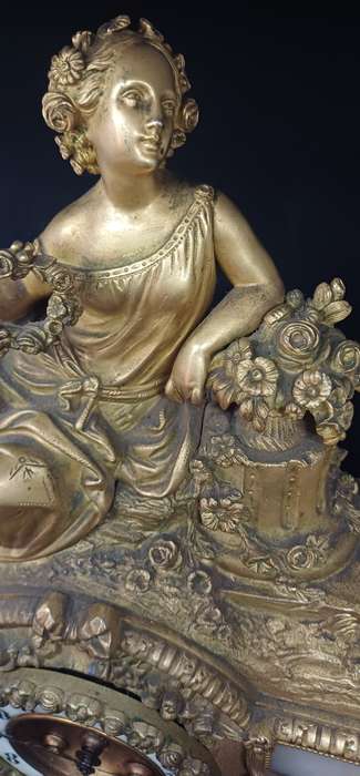 BEAUTIFUL SOLID ANTIQUE CLOCK