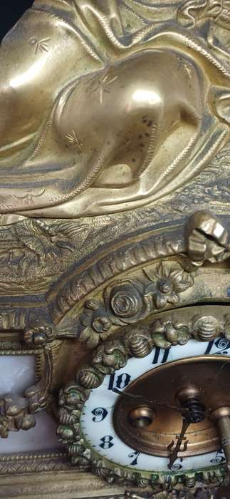 BEAUTIFUL SOLID ANTIQUE CLOCK