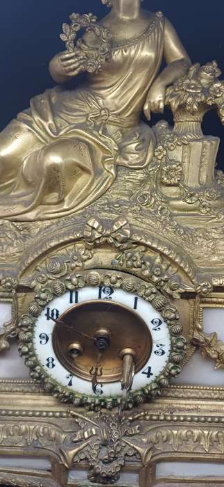 BEAUTIFUL SOLID ANTIQUE CLOCK