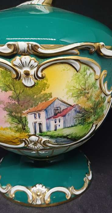 Stunning porcelain piece