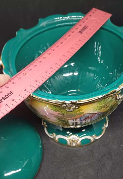 Stunning porcelain piece