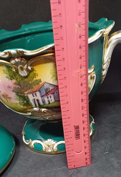 Stunning porcelain piece