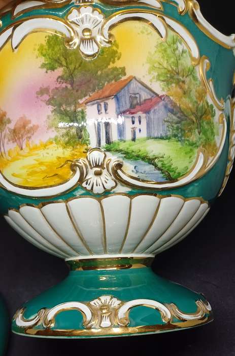 Stunning porcelain piece
