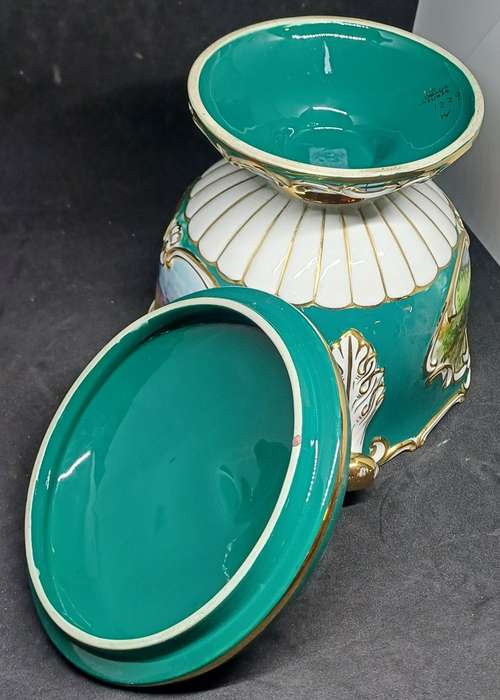 Stunning porcelain piece