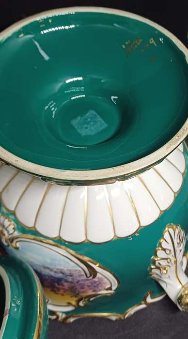 Stunning porcelain piece