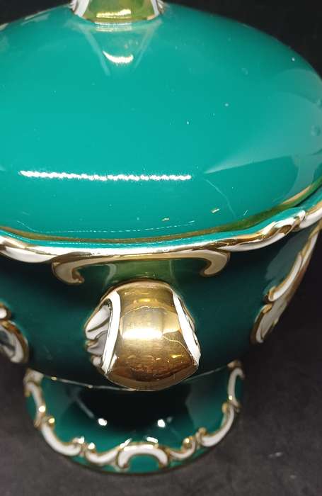 Stunning porcelain piece