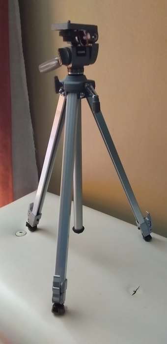 Camera tripod