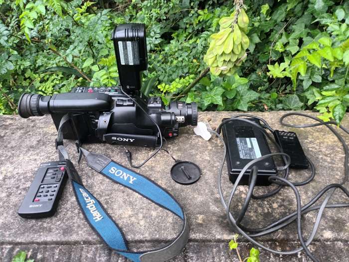 Sony Handycam CCD-F455E Video8 Camcorder