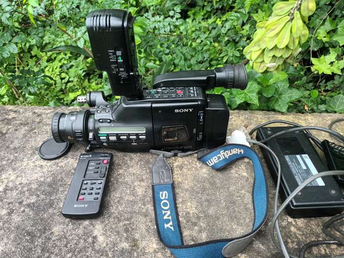 Sony Handycam CCD-F455E Video8 Camcorder