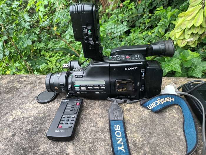 Sony Handycam CCD-F455E Video8 Camcorder