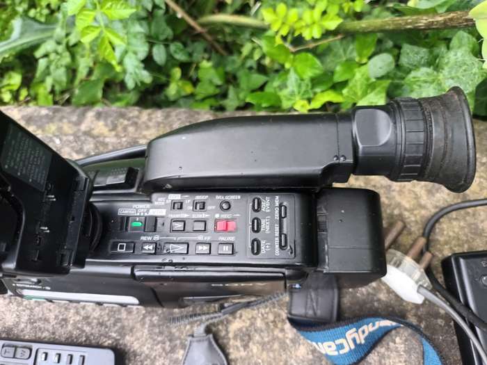 Sony Handycam CCD-F455E Video8 Camcorder
