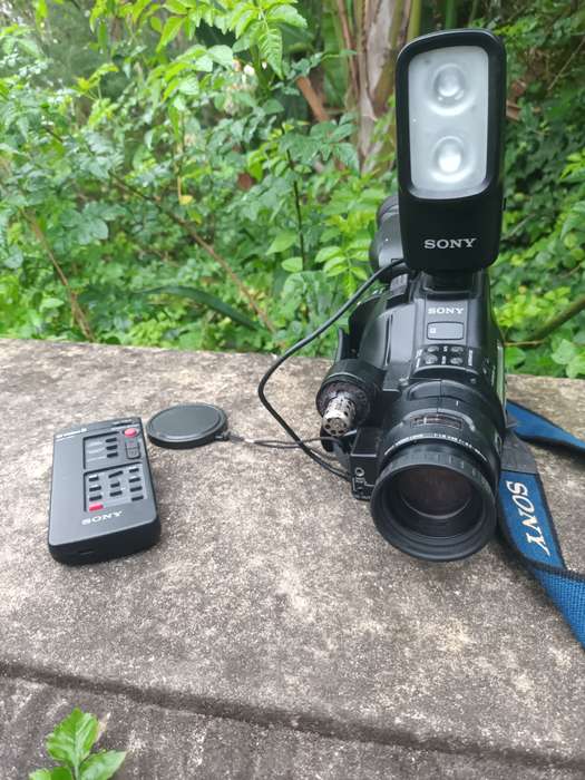 Sony Handycam CCD-F455E Video8 Camcorder