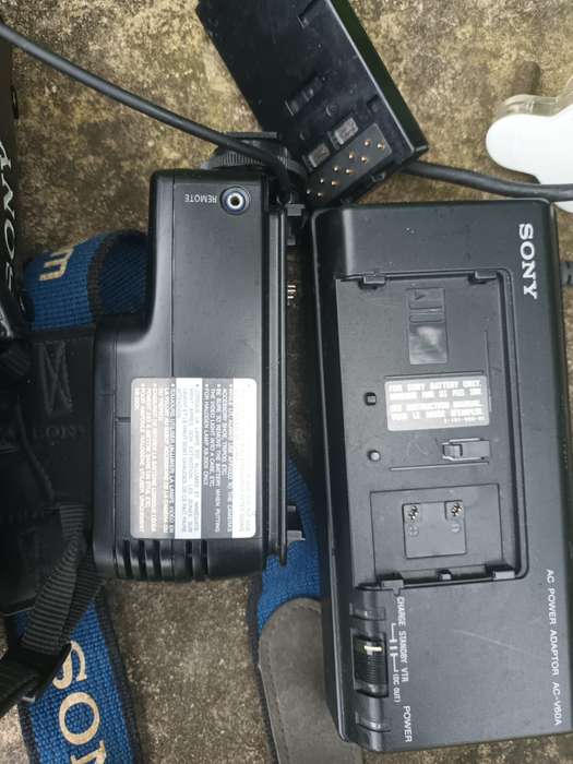 Sony Handycam CCD-F455E Video8 Camcorder