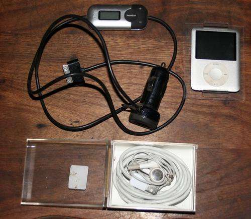 iPod Nano 4GB Silver with iTrip SmartScan