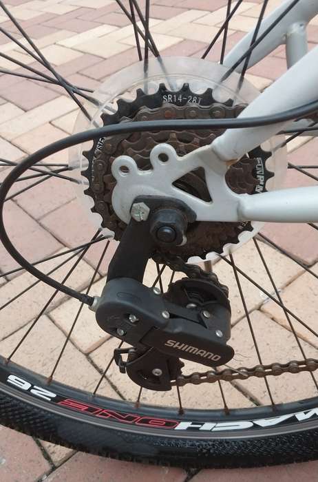 RALEIGH 26-inch 21-Speed Mountain Bicycle