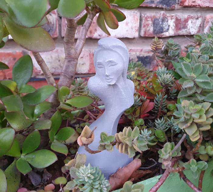 Artistic Tasteful Beautiful Women Mini Statue