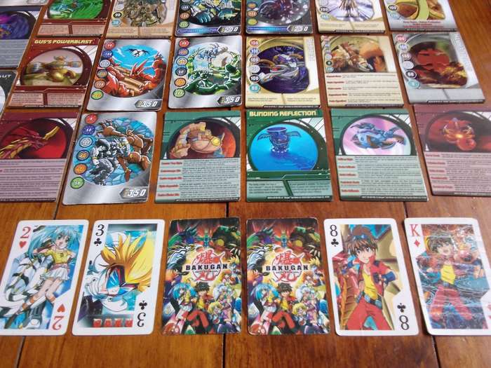 33 x (2008 - 2010) BAKUGAN BATTLE BRAWLERS TRADING CARDS