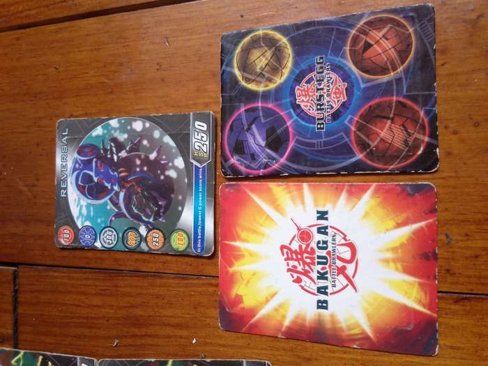 33 x (2008 - 2010) BAKUGAN BATTLE BRAWLERS TRADING CARDS