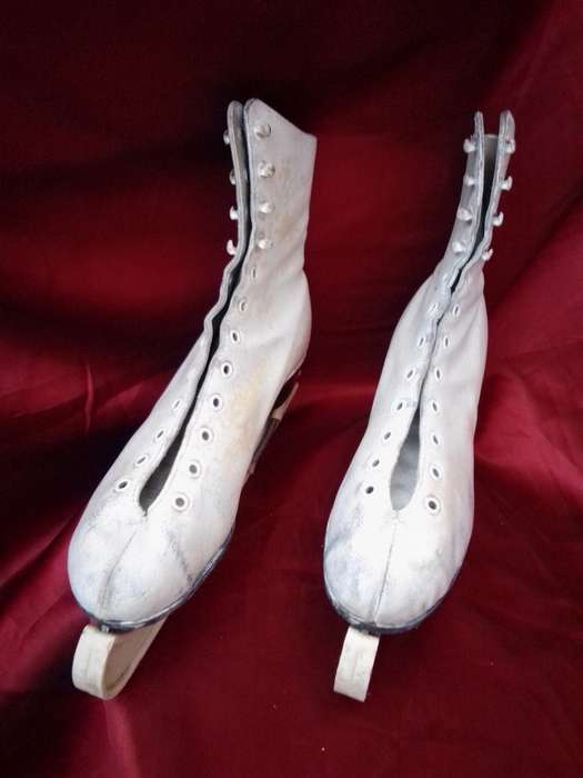 Circa 1940`s Pair Ladies Leather Ice Skates C.C.M Canada Size 9 1/3