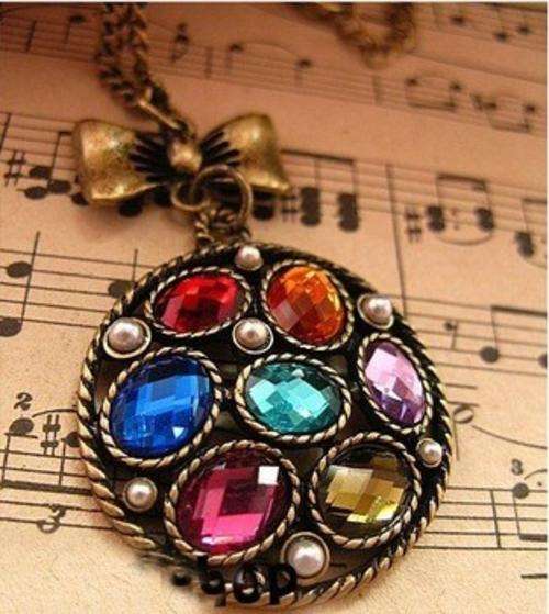 RETRO COLORED PEARL DISC NECKLACE