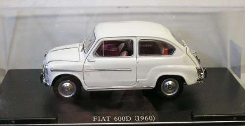 Auto Vintage Diecast Model Car Fiat 600D 600 D 1960 1/24 scale new in pack