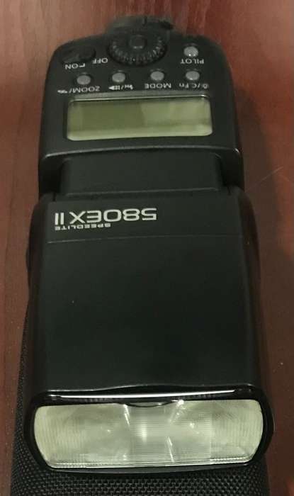 Canon SPeedlight 580EX II Flash - In excellent workIng OFF