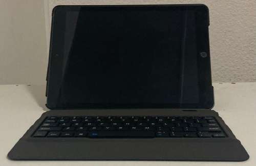 Apple IPAD 10.2 (7TH GEN) A2197 32GB WI-FI - SPACE GREY WITH KEYBOARD EXCELLENT CONDITION