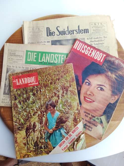 Collection of 2 x Vintage news papers and 2 x Vintage Magazines