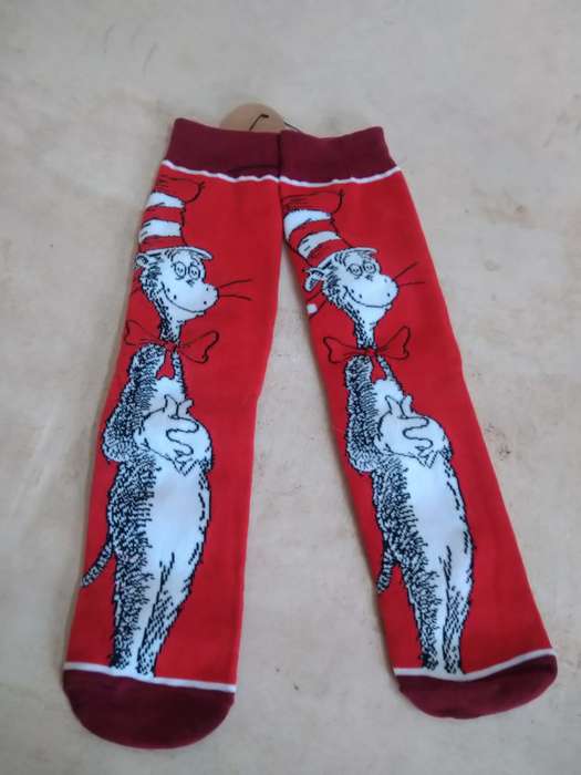 DR SEUSS Cat In The Hat calf height socks