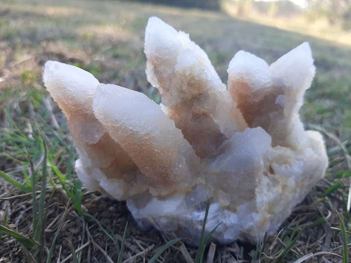 WHITE SPIRIT QUARTZ CLUSTER  0.450 grams