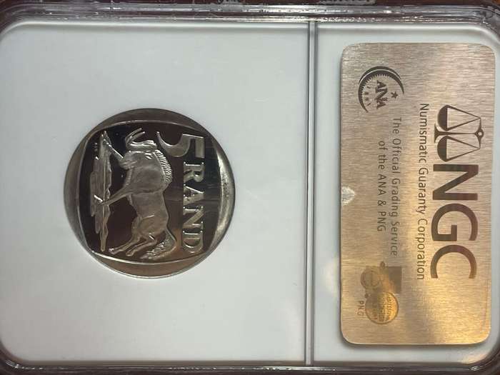 Smiley R5 PF67 Top Grade Gold Coin 2000