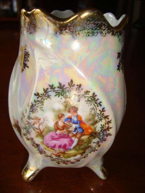 BAVARIA LUSTRE VASE with romantic scene