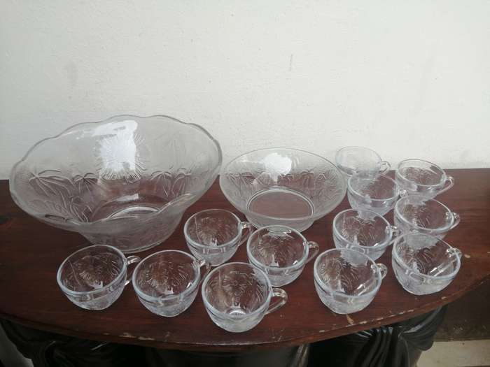Stunning 27 piece punch bowl set.