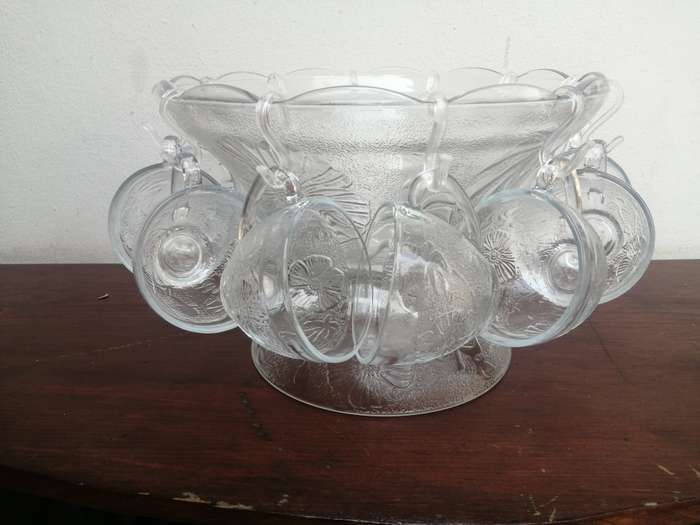 Stunning 27 piece punch bowl set.