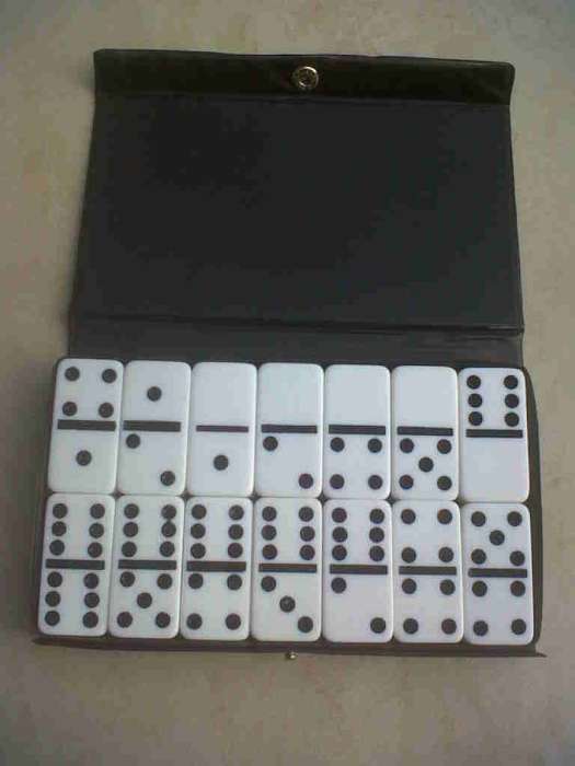 SET OF DOMINOES