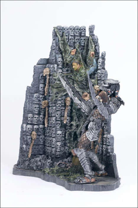 McFarlane Toys Alien Queen and Scar Predator Diorama