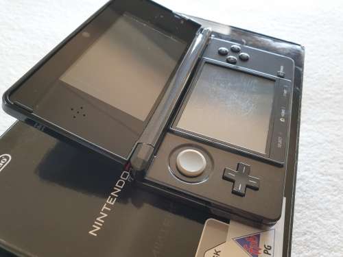 Nintendo 3DS Console + 7 Games + Box (EUR)