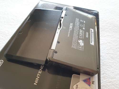Nintendo 3DS Console + 7 Games + Box (EUR)