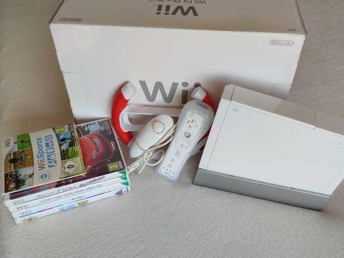 Nintendo Wii Console + 5 Games + Original Box