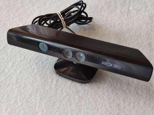 Xbox 360 Kinect Sensor + 2 Games