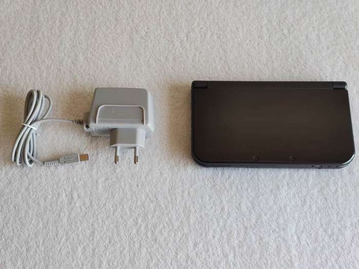 `New` Nintendo 3DS XL Console